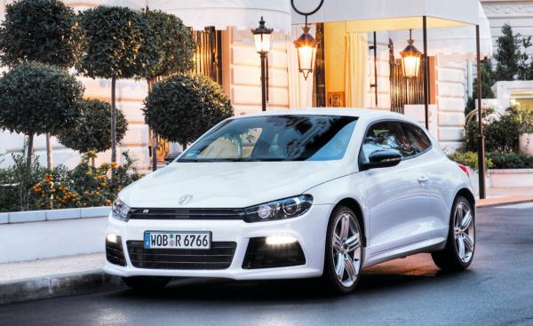 2010_volkswagen_scirocco_r_22_cd_gallery_zoomed.jpg