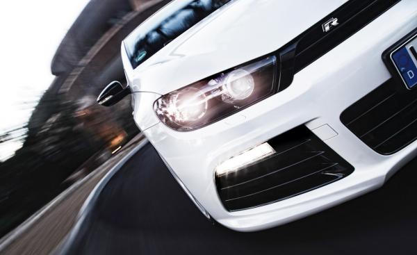 2010_volkswagen_scirocco_r_24_cd_gallery_zoomed.jpg