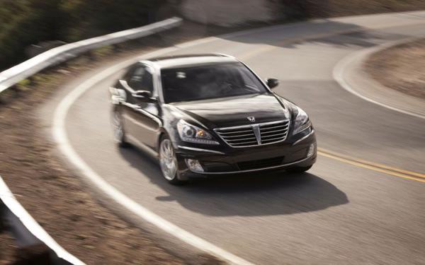 2011-hyundai-equus-front-in-motion.jpg