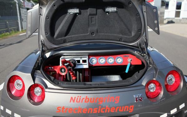 Nissan_GT-R_rapid_response_car_-_presented_to_the_Nordschli2.jpg
