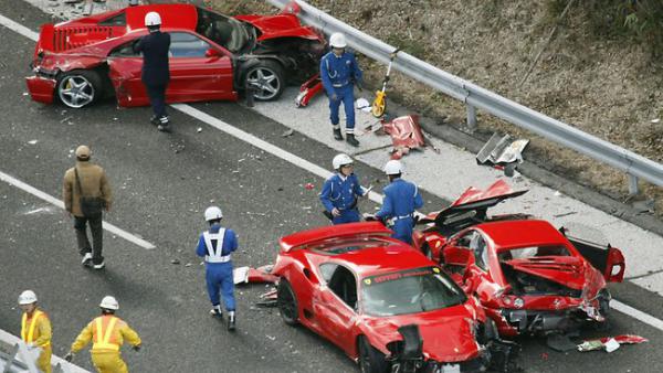 870854-japan-ferraris-accident.jpg