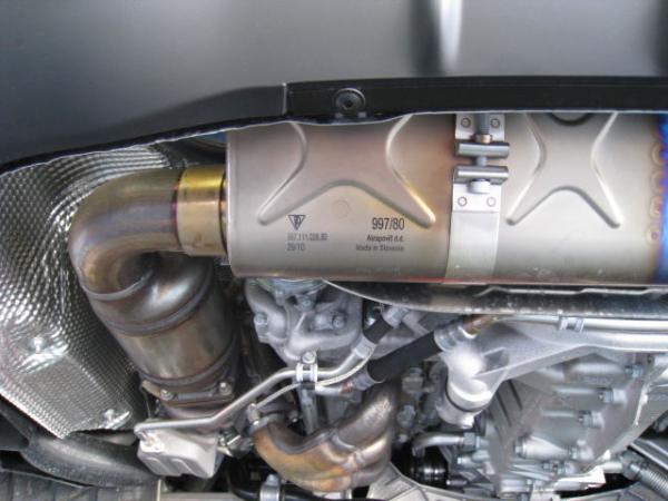 997GT2RS_muffler.jpg