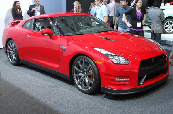 01-2012-nissan-gt-r-live.jpg