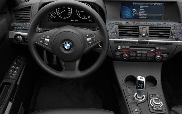 163_news081103_02z+next_generation_bmw_x3+steering_wheel.jpg